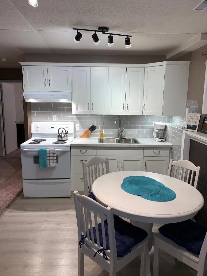 Newly Renovated Basement Suite! Летбридж Екстериор снимка
